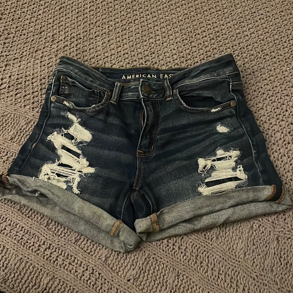 denim ripped blue jean shorts, size 6, american eagle